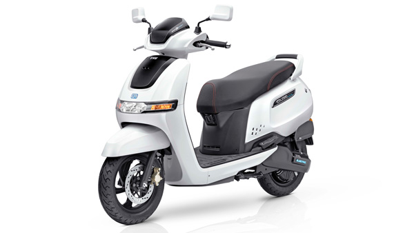 TVS iQube തന്നെ കേമന്; 2021 ഓഗസ്റ്റിലും Bajaj Chetak പിന്നിലാക്കി വില്പ്പന