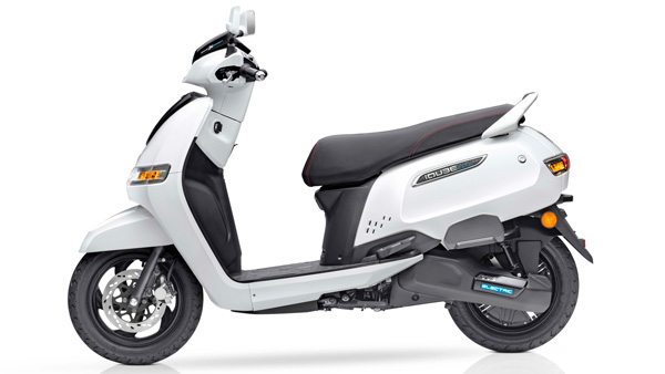 TVS iQube തന്നെ കേമന്; 2021 ഓഗസ്റ്റിലും Bajaj Chetak പിന്നിലാക്കി വില്പ്പന