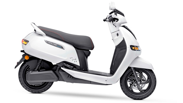 TVS iQube തന്നെ കേമന്; 2021 ഓഗസ്റ്റിലും Bajaj Chetak പിന്നിലാക്കി വില്പ്പന
