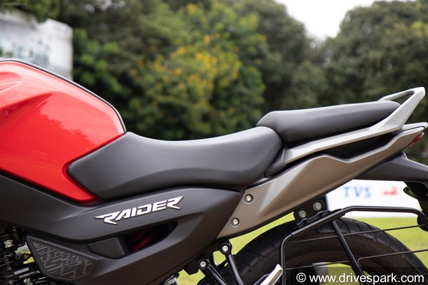 125 സിസിയില് മറ്റ് മോഡലുകളുടെ അന്തകനാകാന് TVS Raider; റിവ്യൂ വിശേഷങ്ങള്