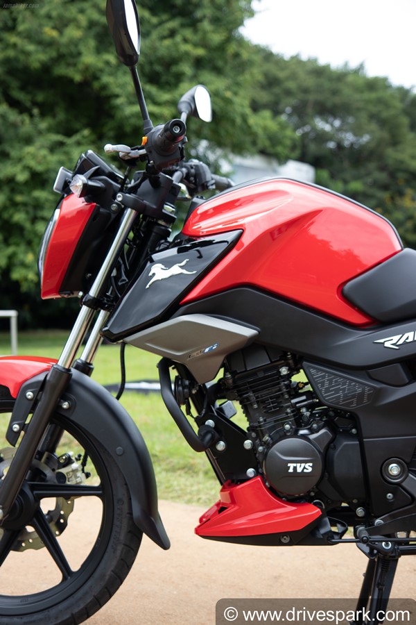 125 സിസിയില് മറ്റ് മോഡലുകളുടെ അന്തകനാകാന് TVS Raider; റിവ്യൂ വിശേഷങ്ങള്