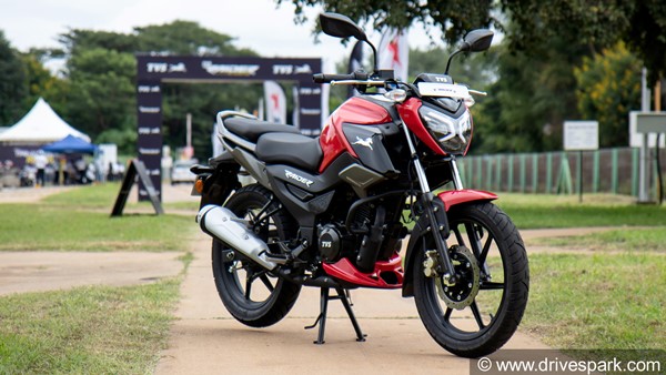 125 സിസിയില് മറ്റ് മോഡലുകളുടെ അന്തകനാകാന് TVS Raider; റിവ്യൂ വിശേഷങ്ങള്