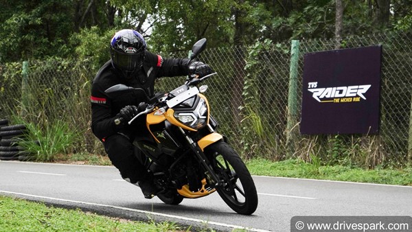 125 സിസിയില് മറ്റ് മോഡലുകളുടെ അന്തകനാകാന് TVS Raider; റിവ്യൂ വിശേഷങ്ങള്