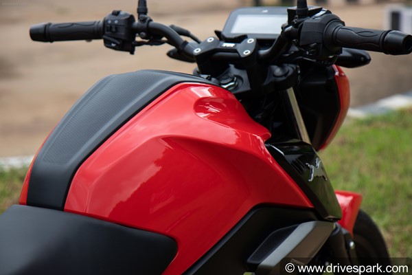 125 സിസിയില് മറ്റ് മോഡലുകളുടെ അന്തകനാകാന് TVS Raider; റിവ്യൂ വിശേഷങ്ങള്