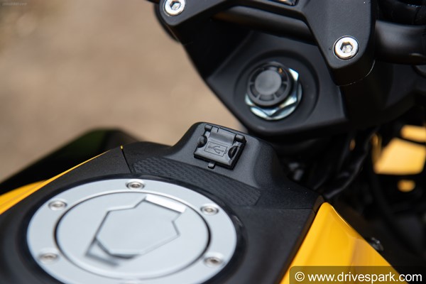 125 സിസിയില് മറ്റ് മോഡലുകളുടെ അന്തകനാകാന് TVS Raider; റിവ്യൂ വിശേഷങ്ങള്