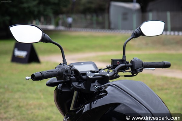 125 സിസിയില് മറ്റ് മോഡലുകളുടെ അന്തകനാകാന് TVS Raider; റിവ്യൂ വിശേഷങ്ങള്