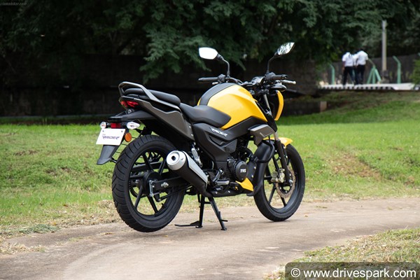 125 സിസിയില് മറ്റ് മോഡലുകളുടെ അന്തകനാകാന് TVS Raider; റിവ്യൂ വിശേഷങ്ങള്