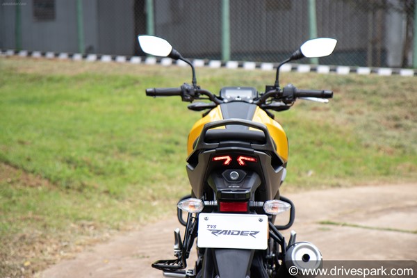 125 സിസിയില് മറ്റ് മോഡലുകളുടെ അന്തകനാകാന് TVS Raider; റിവ്യൂ വിശേഷങ്ങള്