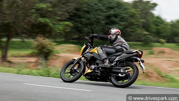 125 സിസിയില് മറ്റ് മോഡലുകളുടെ അന്തകനാകാന് TVS Raider; റിവ്യൂ വിശേഷങ്ങള്