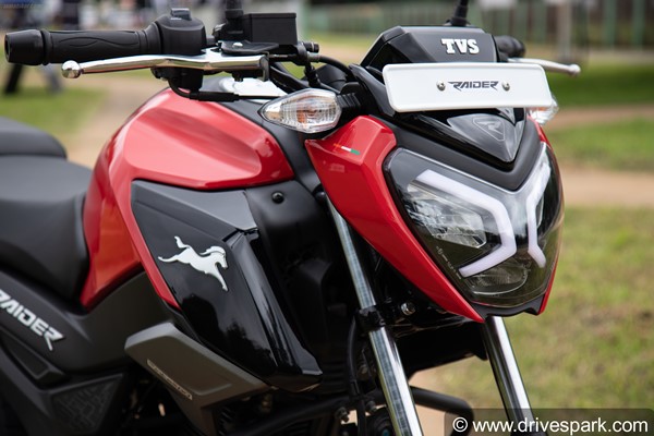 എതിരാളികളില് നിന്നും വ്യത്യസ്തനാകാന് TVS Raider 125; പ്രധാന സവിശേഷതകള് ഇങ്ങനെ