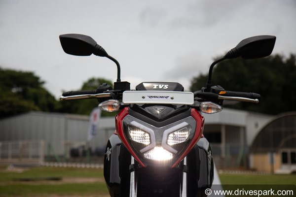 125 സിസിയില് മറ്റ് മോഡലുകളുടെ അന്തകനാകാന് TVS Raider; റിവ്യൂ വിശേഷങ്ങള്