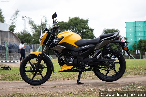 125 സിസിയില് മറ്റ് മോഡലുകളുടെ അന്തകനാകാന് TVS Raider; റിവ്യൂ വിശേഷങ്ങള്