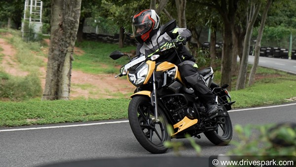 125 സിസിയില് മറ്റ് മോഡലുകളുടെ അന്തകനാകാന് TVS Raider; റിവ്യൂ വിശേഷങ്ങള്