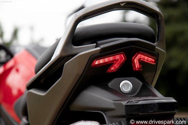 125 സിസിയില് മറ്റ് മോഡലുകളുടെ അന്തകനാകാന് TVS Raider; റിവ്യൂ വിശേഷങ്ങള്
