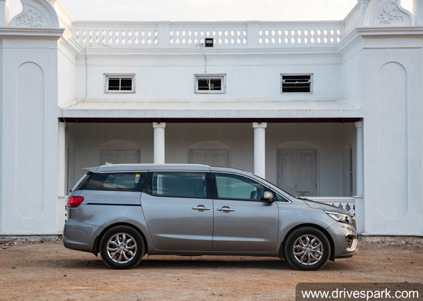 നവീകരണങ്ങളോടെ 2021 Kia Carnival എത്തി; വില 24.95 ലക്ഷം രൂപ