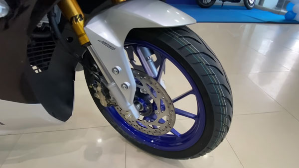 Yamaha R15 V4, R15M ആദ്യ ബാച്ച് ഡെലിവറി ആരംഭിച്ചു; വോക്ക്എറൗണ്ട് വീഡിയോ ഇതാ