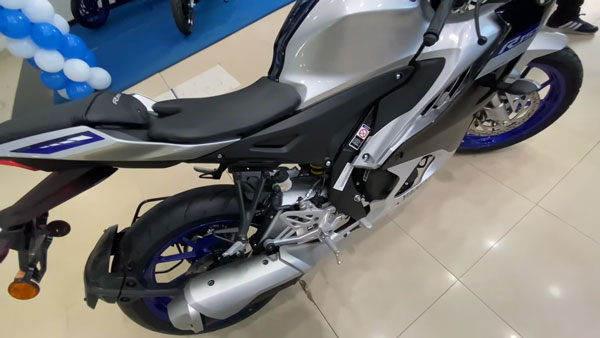 Yamaha R15 V4, R15M ആദ്യ ബാച്ച് ഡെലിവറി ആരംഭിച്ചു; വോക്ക്എറൗണ്ട് വീഡിയോ ഇതാ