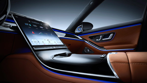 മെയ്ഡ് ഇന് ഇന്ത്യ' S-ക്ലാസ് സെഡാനെ അവതരിപ്പിച്ച് Mercedes; വില 1.57 കോടി രൂപ