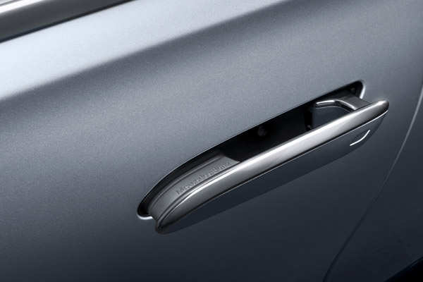 മെയ്ഡ് ഇന് ഇന്ത്യ' S-ക്ലാസ് സെഡാനെ അവതരിപ്പിച്ച് Mercedes; വില 1.57 കോടി രൂപ