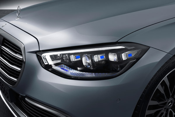 മെയ്ഡ് ഇന് ഇന്ത്യ' S-ക്ലാസ് സെഡാനെ അവതരിപ്പിച്ച് Mercedes; വില 1.57 കോടി രൂപ