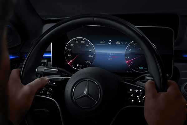 മെയ്ഡ് ഇന് ഇന്ത്യ' S-ക്ലാസ് സെഡാനെ അവതരിപ്പിച്ച് Mercedes; വില 1.57 കോടി രൂപ