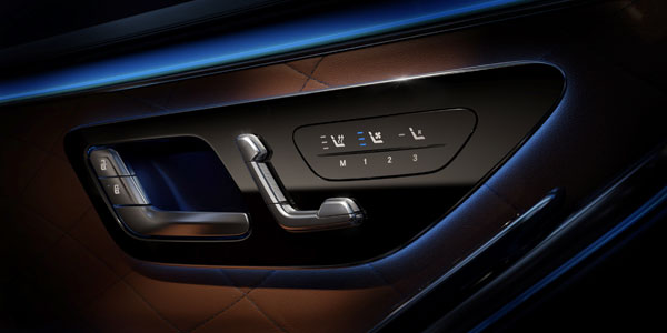 മെയ്ഡ് ഇന് ഇന്ത്യ' S-ക്ലാസ് സെഡാനെ അവതരിപ്പിച്ച് Mercedes; വില 1.57 കോടി രൂപ