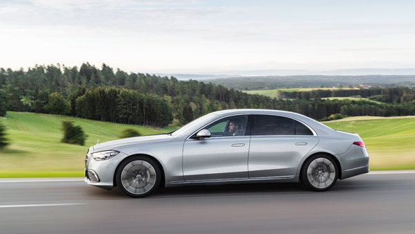 മെയ്ഡ് ഇന് ഇന്ത്യ' S-ക്ലാസ് സെഡാനെ അവതരിപ്പിച്ച് Mercedes; വില 1.57 കോടി രൂപ