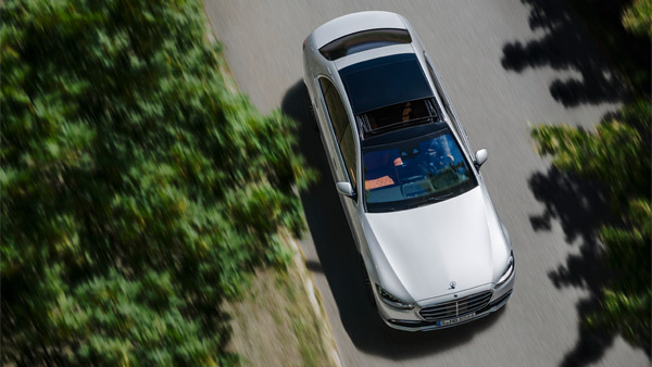 മെയ്ഡ് ഇന് ഇന്ത്യ' S-ക്ലാസ് സെഡാനെ അവതരിപ്പിച്ച് Mercedes; വില 1.57 കോടി രൂപ