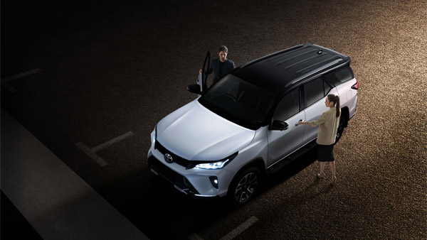 Innova Crysta-യ്ക്ക് ലിമിറ്റഡ് എഡിഷന് പതിപ്പ് സമ്മാനിച്ച് Toyota