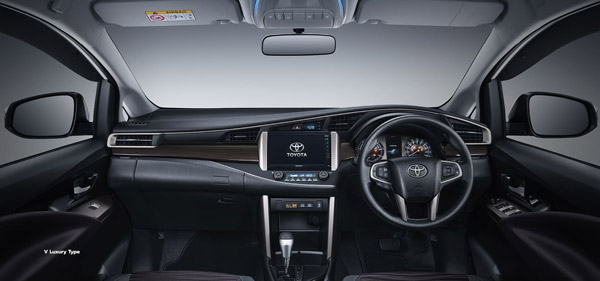 Innova Crysta-യ്ക്ക് ലിമിറ്റഡ് എഡിഷന് പതിപ്പ് സമ്മാനിച്ച് Toyota