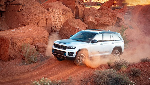 2022 Grand Cherokee അഞ്ച് സീറ്റർ എസ്യുവി അവതരിപ്പിച്ച് Jeep; ഇന്ത്യൻ വിപണിയിലേക്ക് ഉടൻ