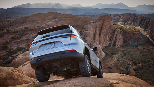 2022 Grand Cherokee അഞ്ച് സീറ്റർ എസ്യുവി അവതരിപ്പിച്ച് Jeep; ഇന്ത്യൻ വിപണിയിലേക്ക് ഉടൻ