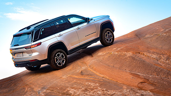 2022 Grand Cherokee അഞ്ച് സീറ്റർ എസ്യുവി അവതരിപ്പിച്ച് Jeep; ഇന്ത്യൻ വിപണിയിലേക്ക് ഉടൻ