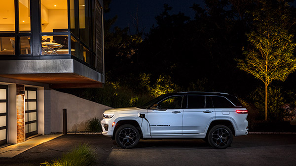 2022 Grand Cherokee അഞ്ച് സീറ്റർ എസ്യുവി അവതരിപ്പിച്ച് Jeep; ഇന്ത്യൻ വിപണിയിലേക്ക് ഉടൻ