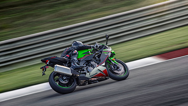 അണിയറയില് ഉള്ളത് വന് പദ്ധതികള്; 2022 Ninja ZX-6R അവതരിപ്പിച്ച് Kawasaki