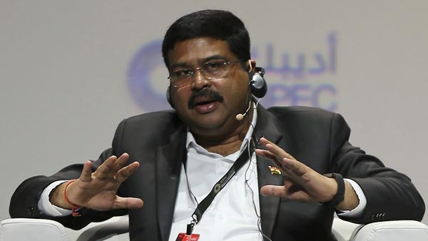 ഇതിന് എന്ത് പറയണം? 95 ശതമാനം ഇന്ത്യക്കാർക്കും പെട്രോൾ ആവശ്യമില്ലെന്ന് UP മന്ത്രി ഉപേന്ദ്ര തിവാരി!