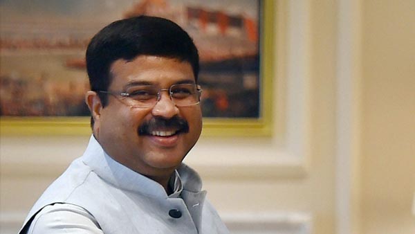 ഇതിന് എന്ത് പറയണം? 95 ശതമാനം ഇന്ത്യക്കാർക്കും പെട്രോൾ ആവശ്യമില്ലെന്ന് UP മന്ത്രി ഉപേന്ദ്ര തിവാരി!