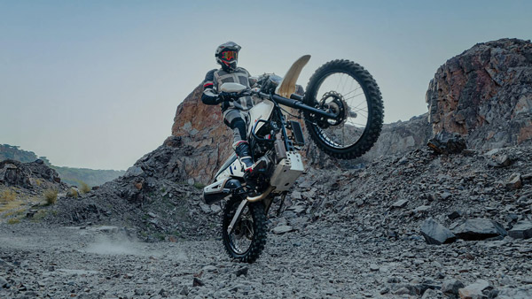 Xtreme 160R -ന് പുത്തൻ സ്റ്റെൽത്ത് എഡിഷൻ അണിയറയിൽ; ടീസർ പങ്കുവെച്ച് Hero