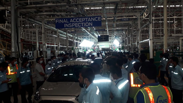 യാത്ര മോഴി ചൊല്ലി Ford -ന്റെ രാജ്യത്തെ അവസാന കാറും സനന്ദ് പ്ലാൻഡിലെ പ്രൊഡക്ഷൻ ലൈനിൽ നിന്ന് പുറത്തിറങ്ങി
