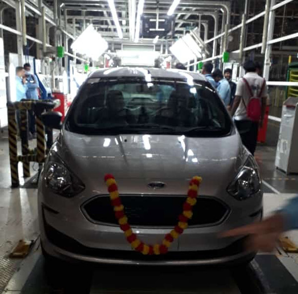 യാത്ര മോഴി ചൊല്ലി Ford -ന്റെ രാജ്യത്തെ അവസാന കാറും സനന്ദ് പ്ലാൻഡിലെ പ്രൊഡക്ഷൻ ലൈനിൽ നിന്ന് പുറത്തിറങ്ങി