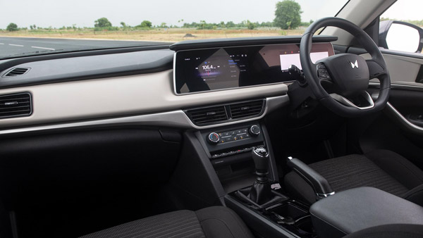 Mahindra XUV700 വാങ്ങാന് പദ്ധതിയുണ്ടോ?; ടെസ്റ്റ് ഡ്രൈവിനായി കാത്തിരിക്കേണ്ടിവരും