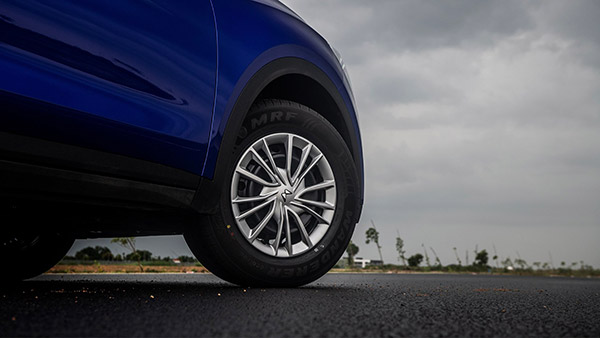 Mahindra XUV700 വാങ്ങാന് പദ്ധതിയുണ്ടോ?; ടെസ്റ്റ് ഡ്രൈവിനായി കാത്തിരിക്കേണ്ടിവരും