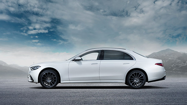 മെയ്ഡ് ഇന് ഇന്ത്യ' S-ക്ലാസ് സെഡാനെ അവതരിപ്പിച്ച് Mercedes; വില 1.57 കോടി രൂപ