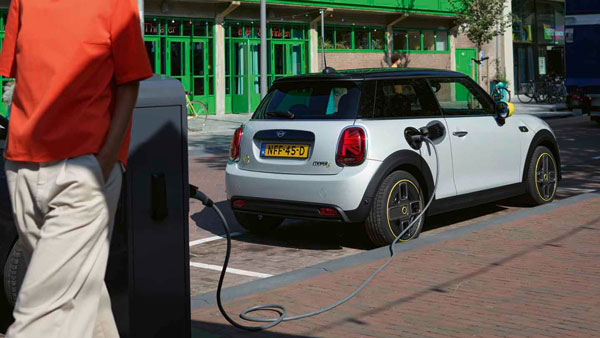 ഇലക്ട്രിക്കിലേക്ക് ചേക്കേറാന് Mini; Cooper SE-യുടെ പ്രീ-ബുക്കിംഗ് ആരംഭിച്ചു