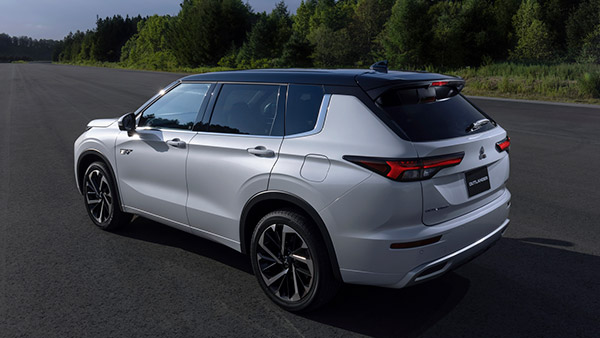 കൂടുതൽ ബോൾഡ് ലുക്കിൽ Outlander PHEV; പുതുതമുറ മോഡലിന്റെ ഡിസൈൻ വെളിപ്പെടുത്തി Mitsubishi