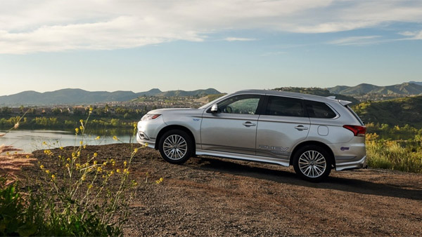 കൂടുതൽ ബോൾഡ് ലുക്കിൽ Outlander PHEV; പുതുതമുറ മോഡലിന്റെ ഡിസൈൻ വെളിപ്പെടുത്തി Mitsubishi