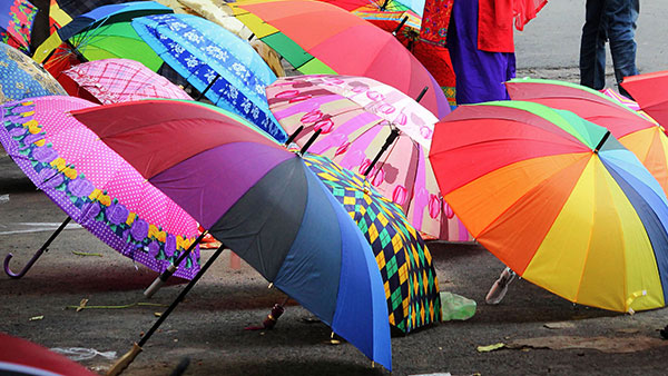 മറഞ്ഞിരിക്കുന്ന അപകടം; ഇരുചക്രവാഹനങ്ങളിൽ കുടയുടെ ഉപയോഗം നിരോധിച്ച് MVD