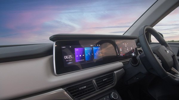 XUV700-യുടെ ബുക്കിംഗില് കണ്ണുതള്ളി Mahindra; പിന്നാലെ വിലയും കൂട്ടി