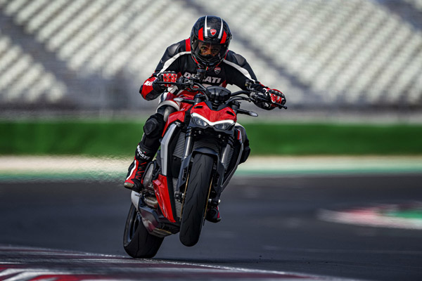 Streetfighter V2 അവതരിപ്പിച്ച് Ducati; 2022 ഓടെ ഇന്ത്യയിലേക്കും