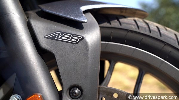 പള്സര് ശ്രേണിയിലെ പുതുമുറക്കാരന്; Bajaj Pulsar F250 റിവ്യൂ വിശേഷങ്ങള് ഇങ്ങനെ